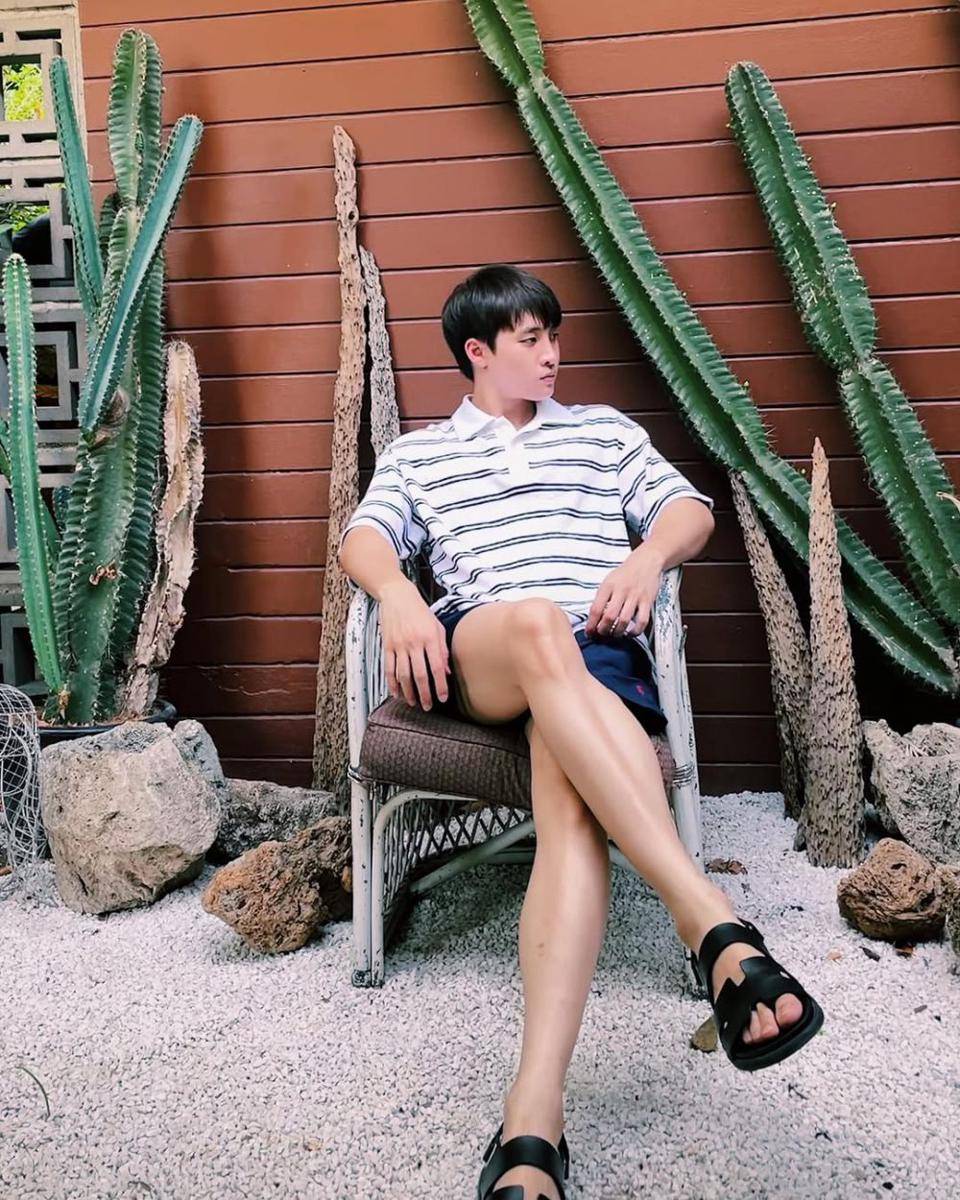 outfit polo shirt ala Mean Phiravich (Instagram.com/m34nismind)
