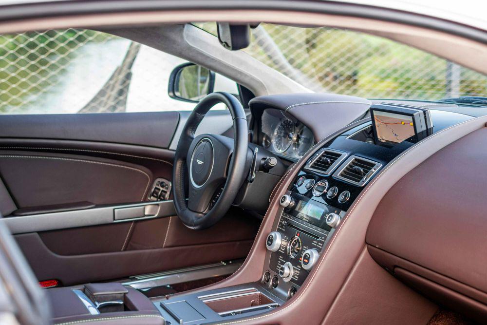 ilustrasi interior mobil (pexels.com/Alexander Pöllinger)