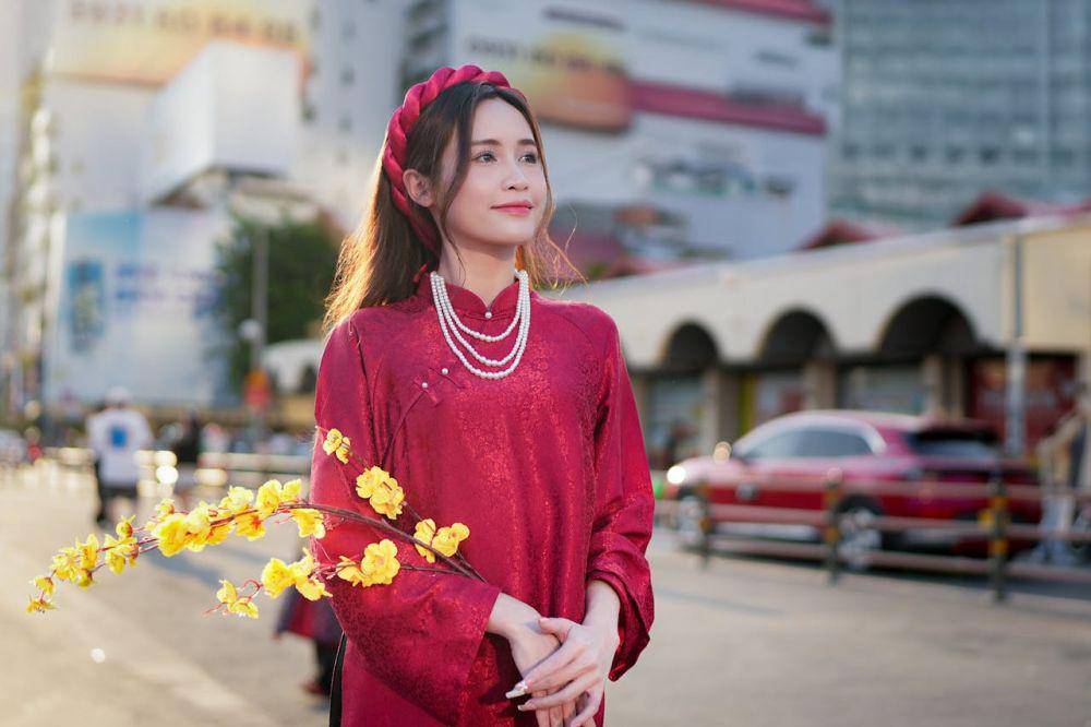 ilustrasi pakai baju merah (pexels.com/Andy Lee)