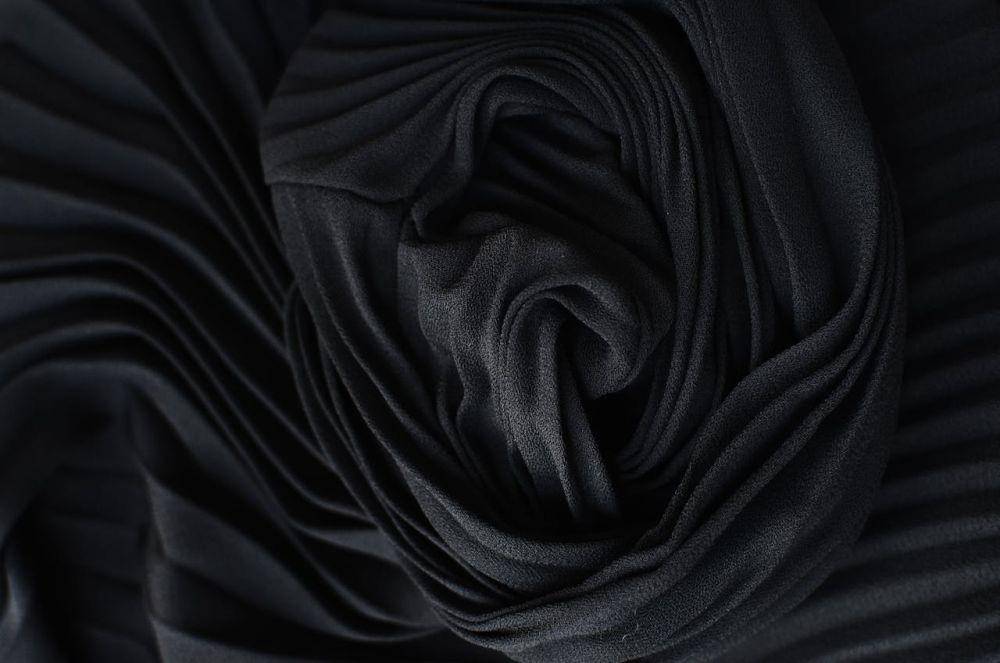 ilustrasi warna hitam (pexels.com/Skylar Kang)