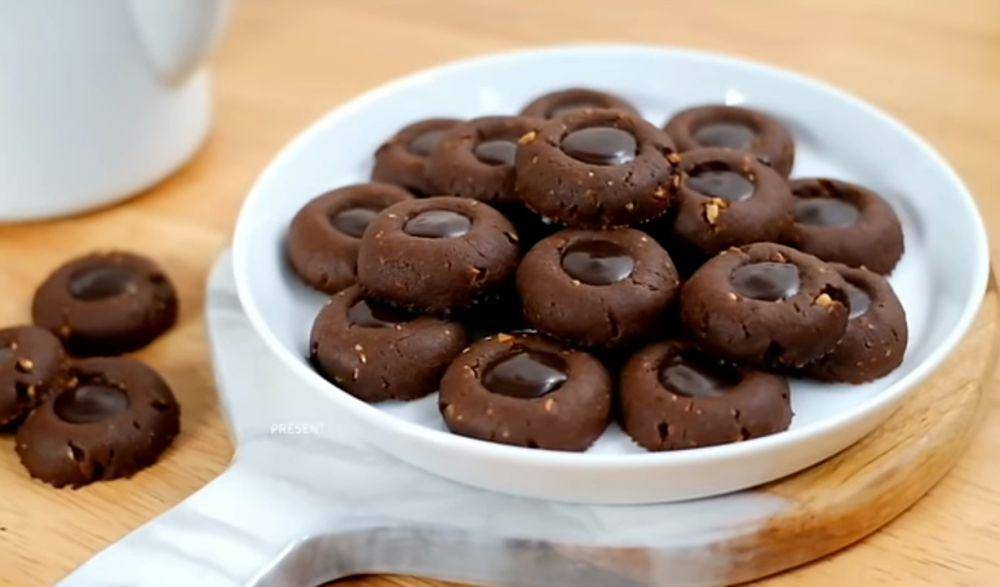 ilustrasi thumbprint cookies cokelat kacang (YouTube.com/Lis Achmady)