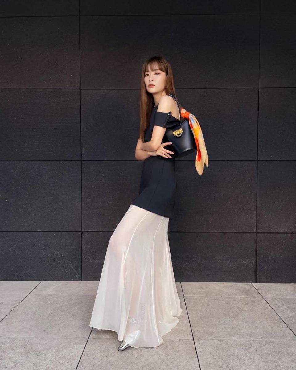 Rekomendasi OOTD Monokrom ala Seulgi Red Velvet (instagram.com/hi_sseulgi)