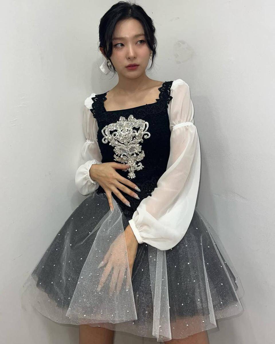 Rekomendasi OOTD Monokrom ala Seulgi Red Velvet (instagram.com/hi_sseulgi)