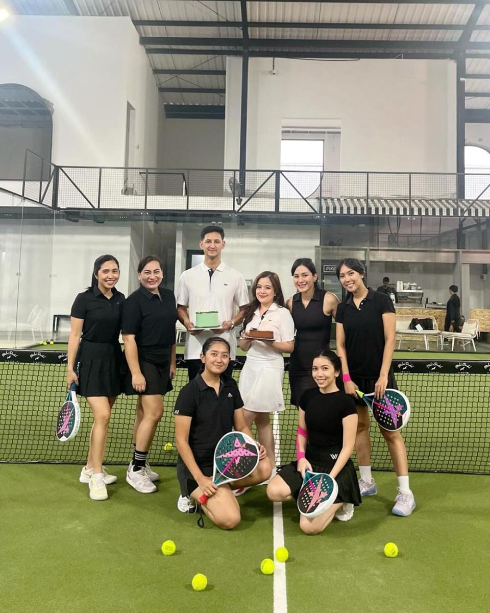 7 Potret Kejutan Ulang Tahun Tasya Kamila di Lapangan Padel Tenis