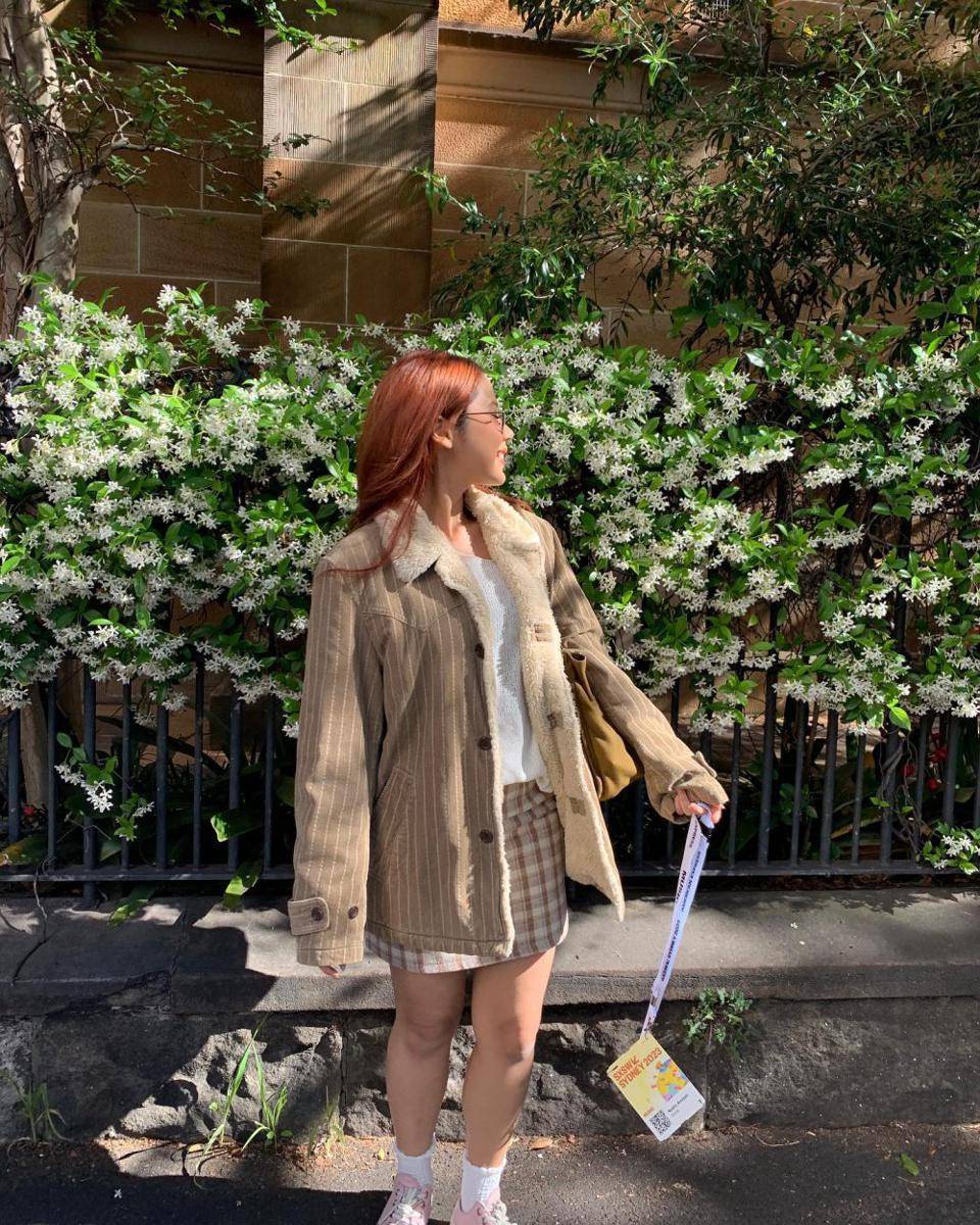 inspirasi outfit kasual ala Nadin Amizah (instagram.com/cakecaine)