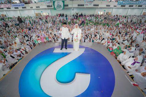 Dalam kampanye akbar yang bertajuk Dzikir, Sholawat, dan Doa Bersama menyambut kemenangan Khofifah-Emil dipadati puluhan ribu peserta kampanye dari berbagai daerah di Jatim di Jatim Expo, Sabtu, 23 November 2024. (Dok. Cagub Jatim 02)
