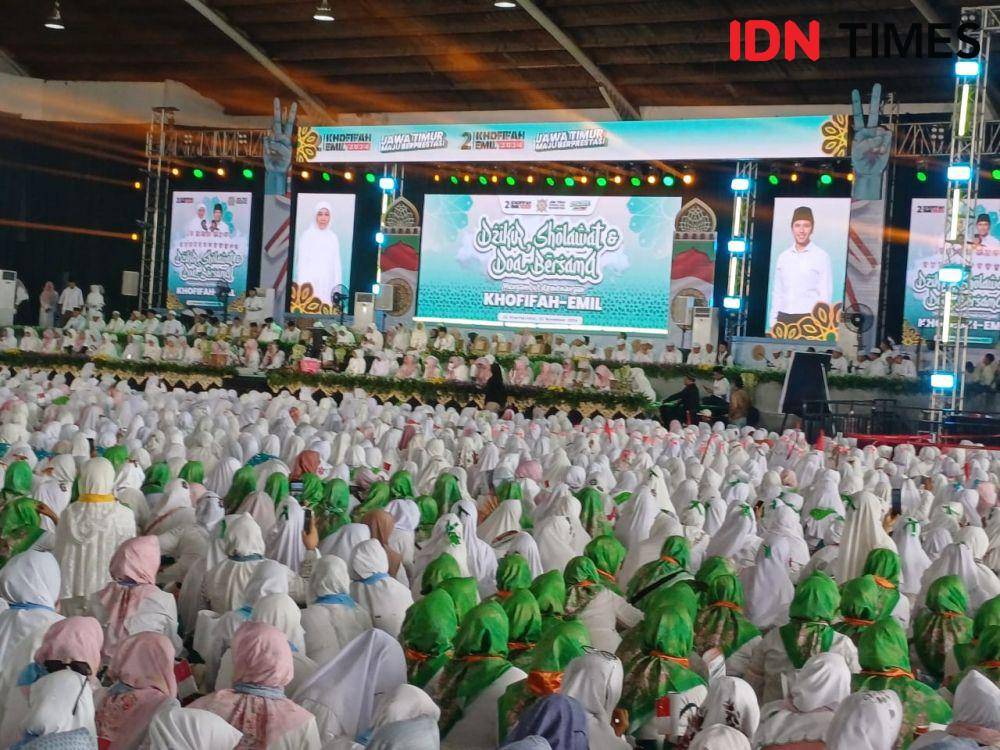 Kampanye akbar pasangan Khofifah-Emil di Jatim Expo, Sabtu (23/11/2024). IDN Times/Ardiansyah Fajar