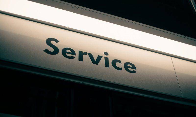 ilustrasi gerai service center (unsplash.com/Erik Mclean)