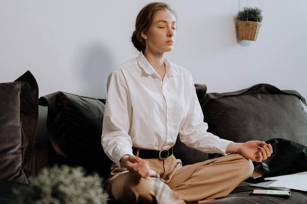 5 Waktu Terbaik untuk Meditasi agar Hasilnya Maksimal, Coba Sekarang!