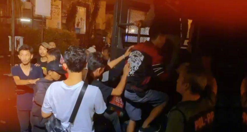 Pengamen dan preman di Kota Bogor ditangkap aparat gabungan Polresta Bogor Kota dan Satpol PP setempat, Sabtu (23/11/2024). (Humas Polresta Bogor).