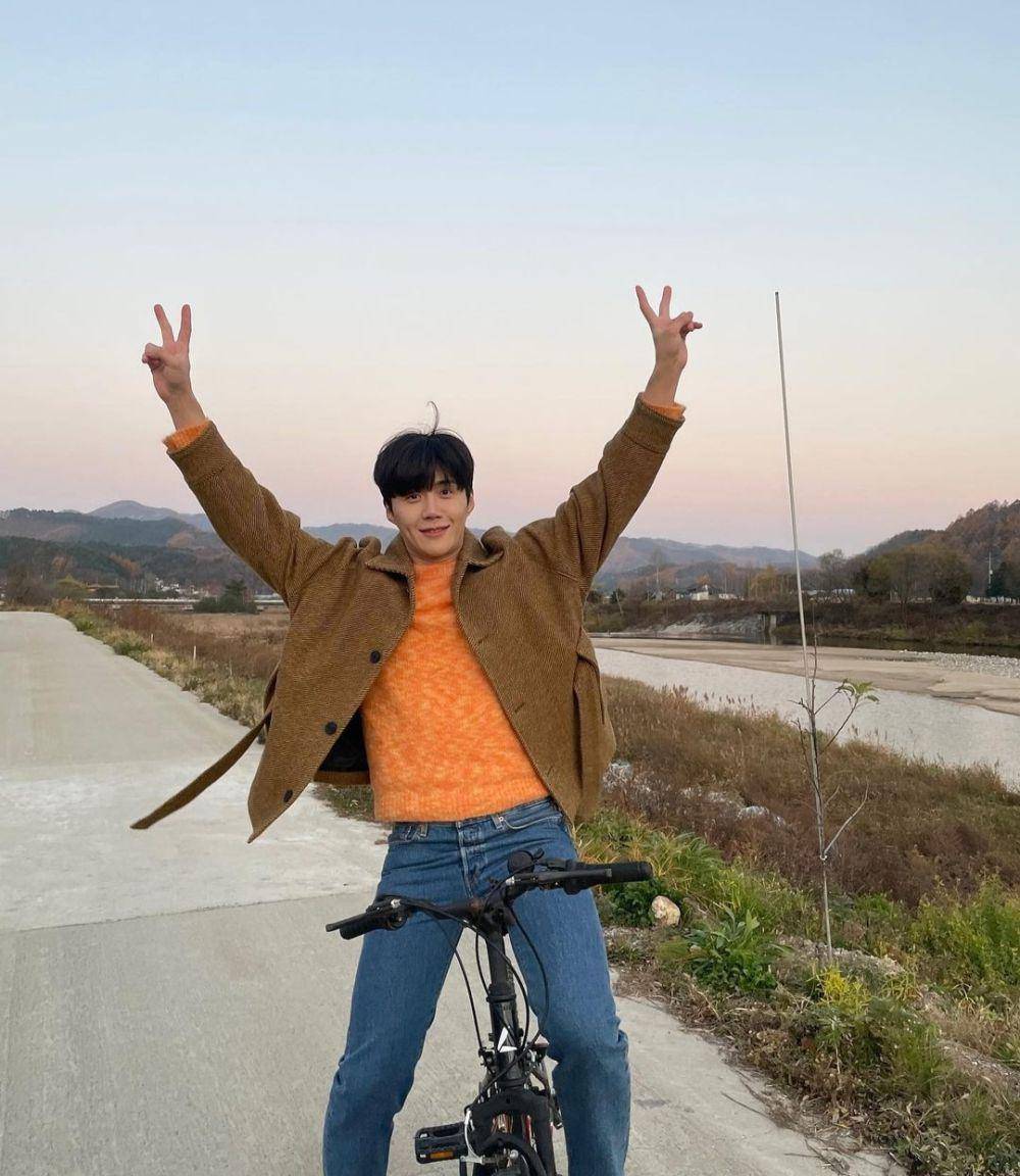 Kim Seon Ho (instagram.com/seonho__kim)