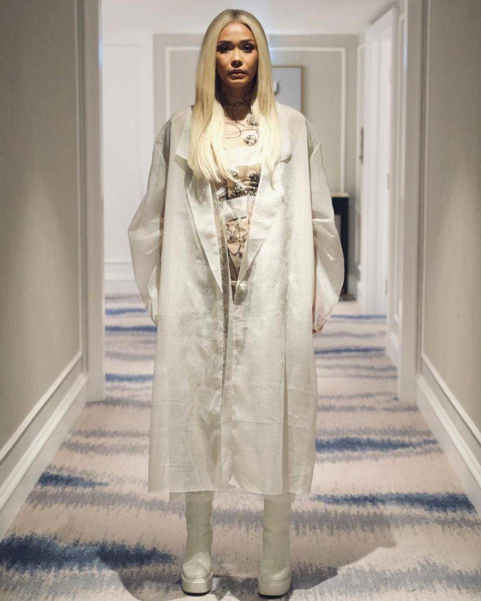 referensi outerwear ala Adinia Wirasti (instagram.com/adiniawrst)
