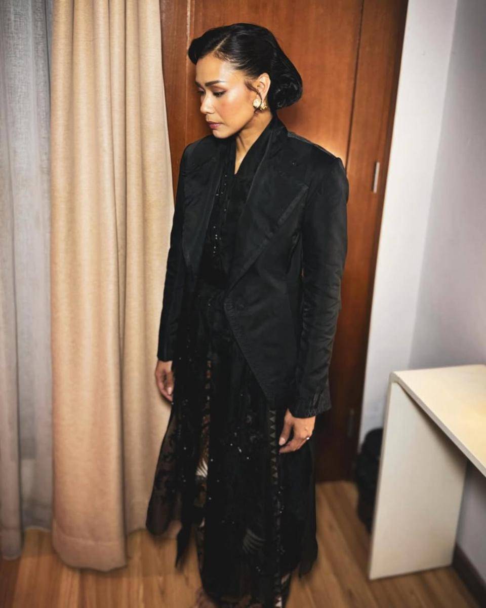 referensi outerwear ala Adinia Wirasti (instagram.com/adiniawrst)