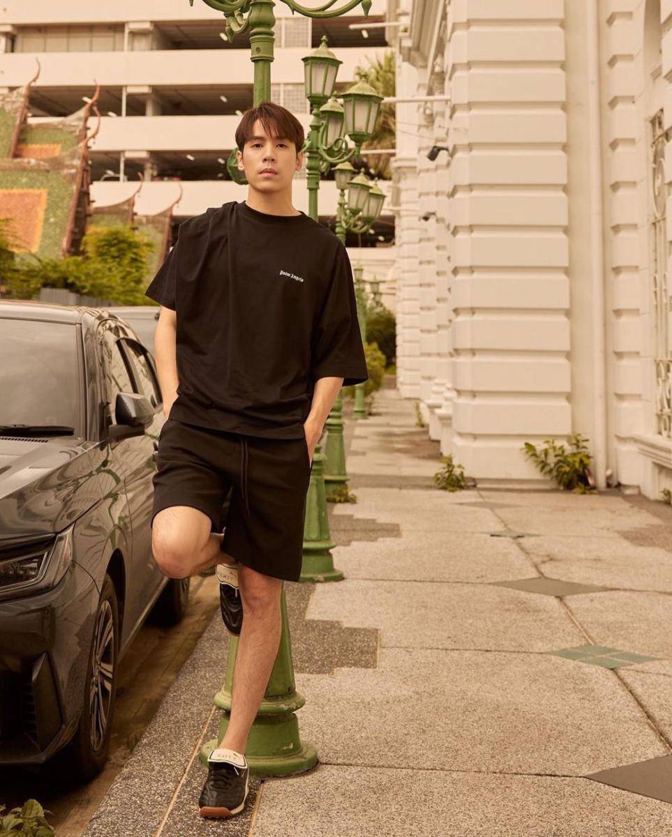 outfit minimalis ala Jes Jespipat (instagram.com/jesjpp)