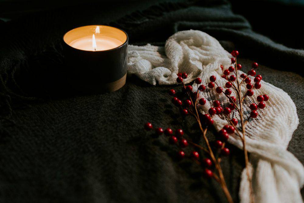 ilustrasi lilin aroma terapi (unsplash.com/Kelly Sikkema)