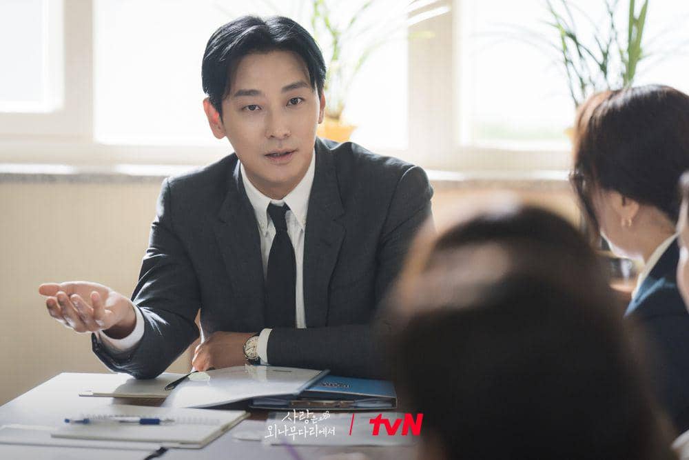 Seok Ji Won (Ju Ji Hoon) di drama Love Your Enemy (dok. tvN/Love Your Enemy)