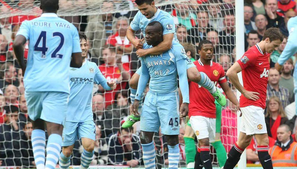 Manchester United melawan Manchester City di EPL 2011/2012. (premierleague.com)
