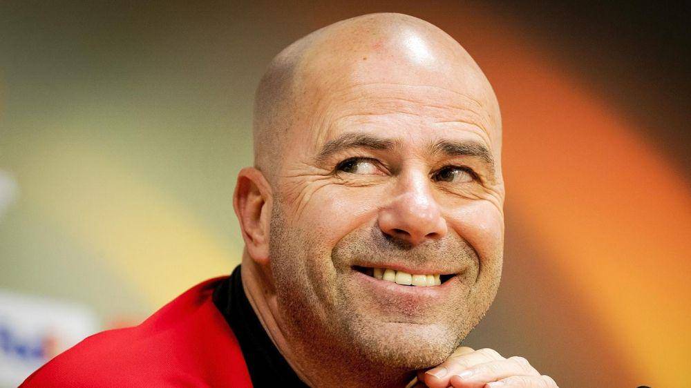 Peter Bosz dipercaya menukangi PSV Eindhoven. (uefa.com)