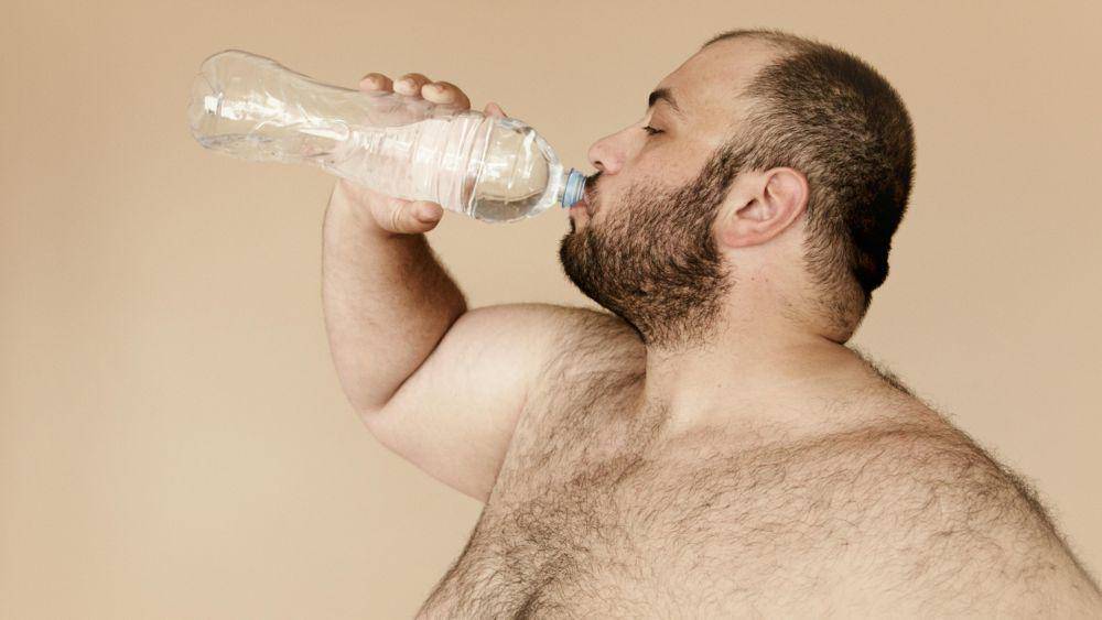 ilustrasi laki-laki mengalami obesitas (pexels.com/Artem Podrez)