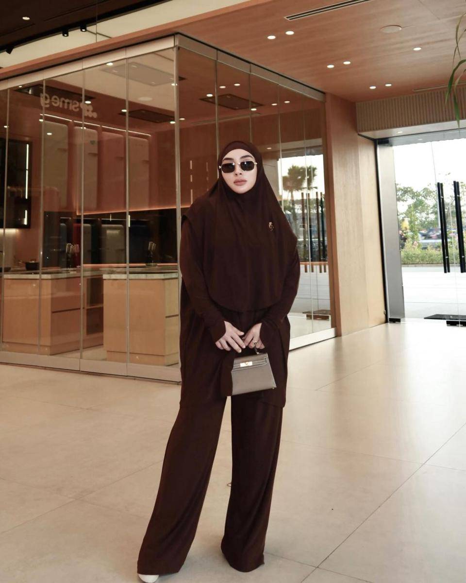 OOTD Shella Sauki (instagram.com/shellasaukiaofficial)