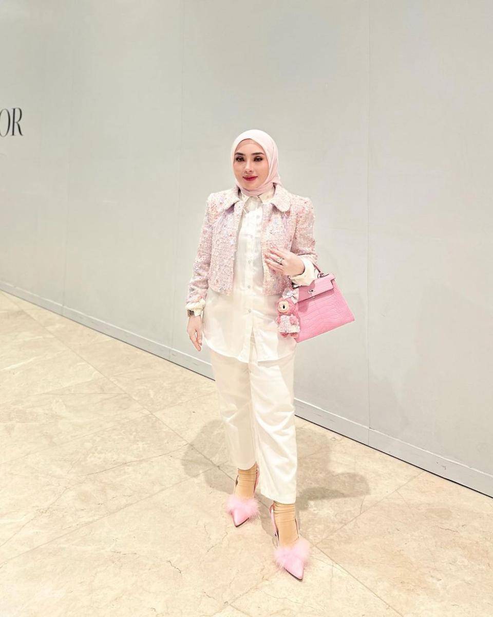 OOTD Shella Sauki (instagram.com/shellasaukiaofficial)