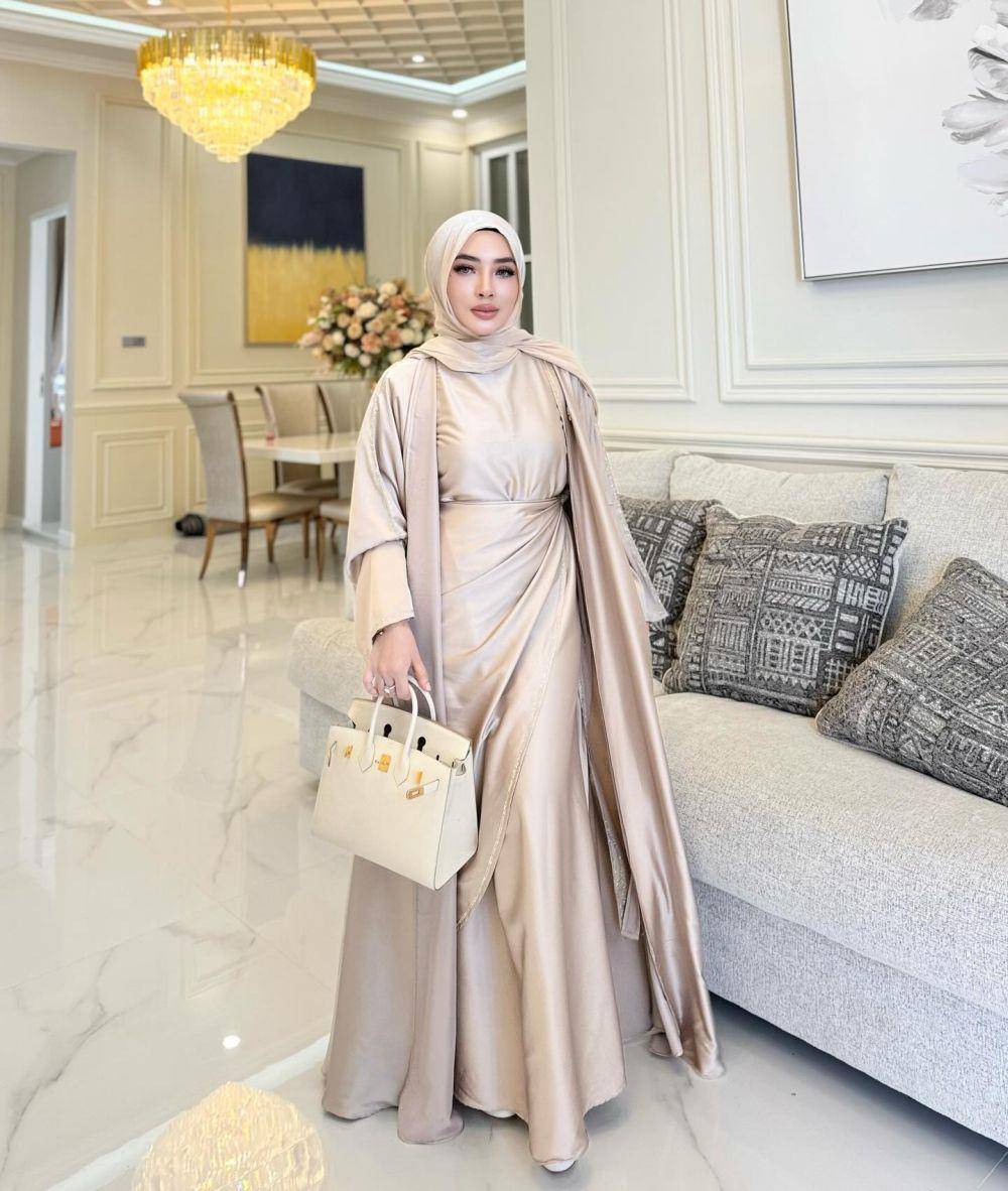 OOTD Shella Sauki (instagram.com/shellasaukiaofficial)