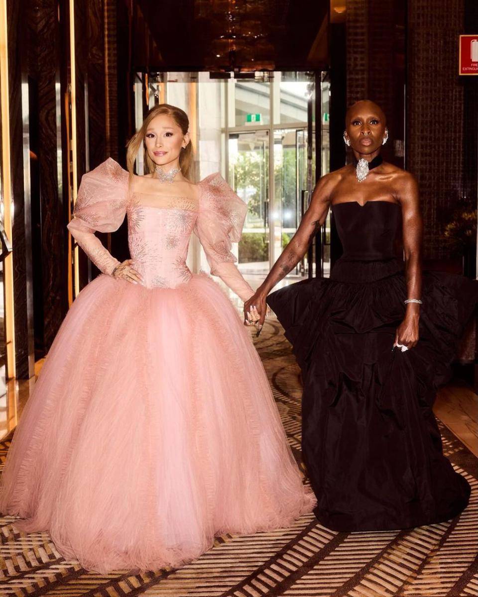 adu gaya Cynthia Erivo Vs. Ariana Grande (instagram.com/arianagrande)