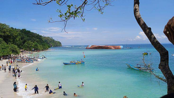 Pantai Pangandaran (Pinterest.com/ndilajhyn)