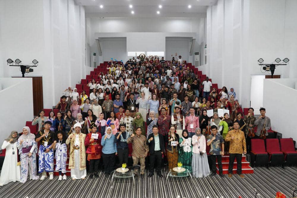 Para mahasiswa internasional atau berkewarganegaraan asing yang berada di perguruan tinggi di Kota Semarang meramaikan kegiatan Diponegoro International Youth Festival (DIYF) di kampus Universitas Diponegoro (Undip), Tembalang, Kota Semarang, Jumat (22/11/2024). (dok. Undip)