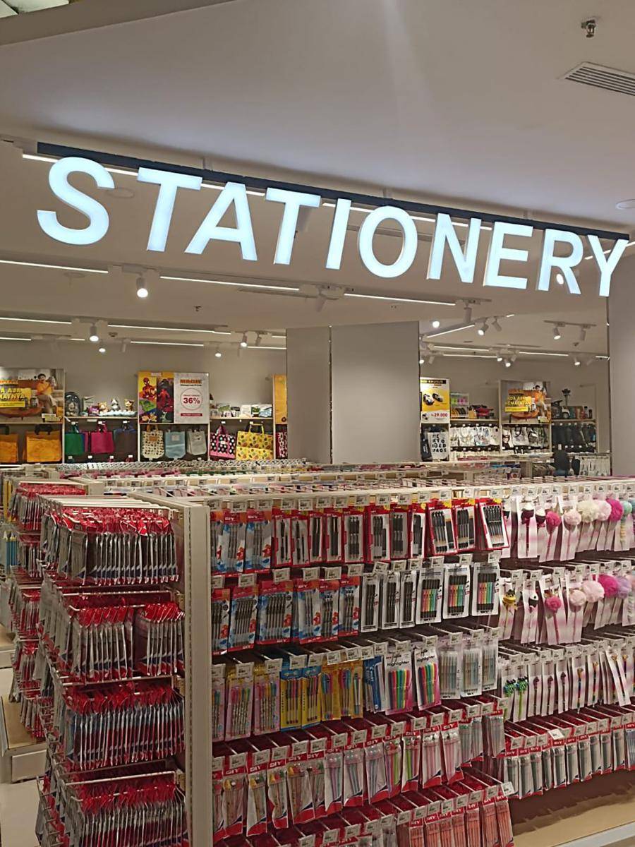 Potret toko flagship MR. DIY pertama di Indonesia yang terletak di Mall Lotte. 22 November 2024. (IDN Times/M. Tarmizi Murdianto)