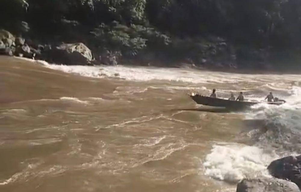 Kondisi riam Mahakam yang harus dilewati personel Polres Mahulu. (Dok. Polres Mahulu)