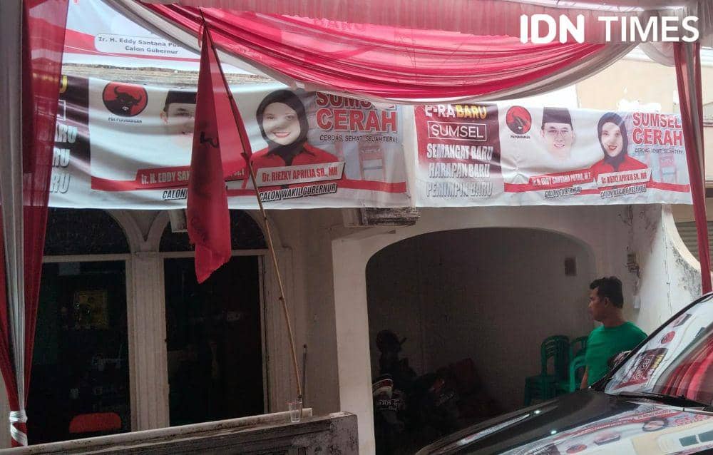Makna Baju Putih Cagub Sumsel Eddy Santana saat Nyoblos di TPS