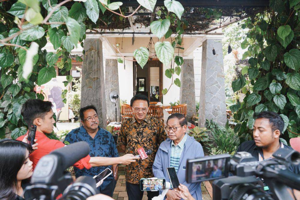 Basuki Tjahaja Purnama atau Ahok sarapan bareng Pramono-Rano (dok. Tim Pemenangan Pramono-Rano)