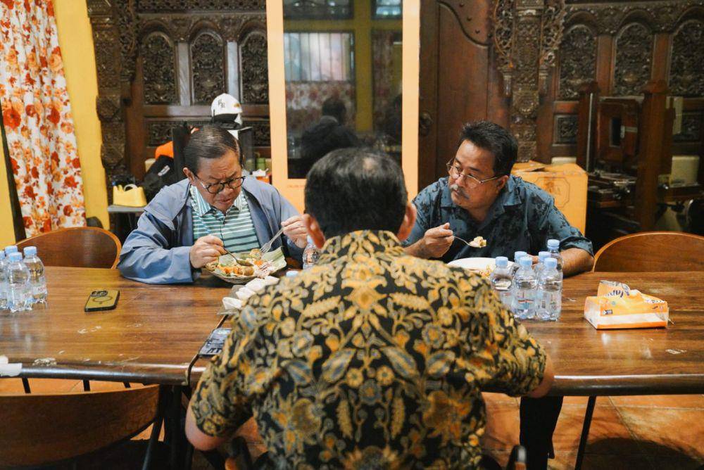 Basuki Tjahaja Purnama atau Ahok sarapan bareng Pramono-Rano (dok. Tim Pemenangan Pramono-Rano)