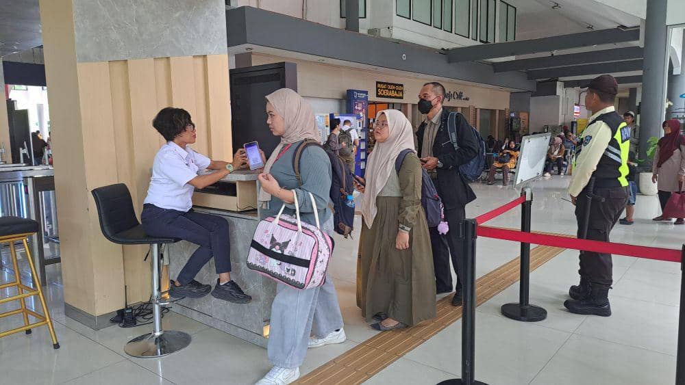 288.463 Naik KA dari Surabaya Selama Libur Nataru 2024/2025