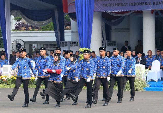 Guru Surabaya Dapat Beasiswa Profesi untuk Sejahtera