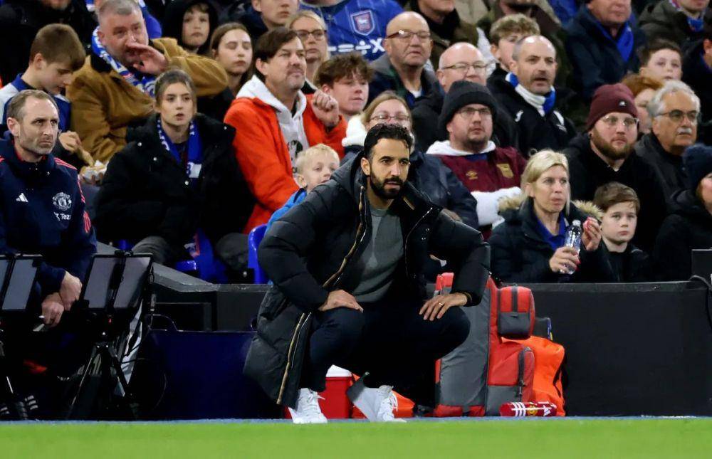 Potret Ruben Amorim saat MU ditahan Ipswich Town 1-1. (premierleague.com).