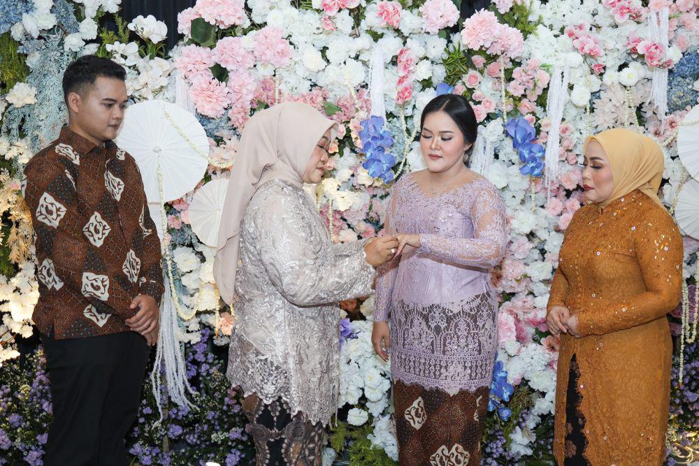 lamaran Nia anak Muzdalifah (Instagram.com/dewinurmania)