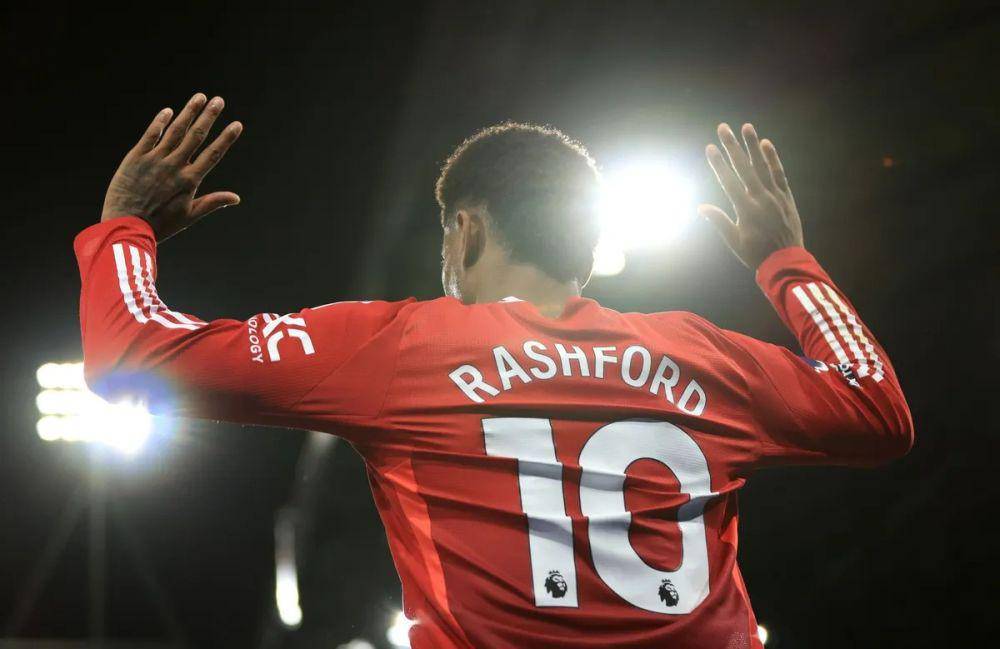 Selebrasi Marcus Rashford usai jebol gawang Ipswich Town, Minggu (24/11/2024). (premierleague.com).