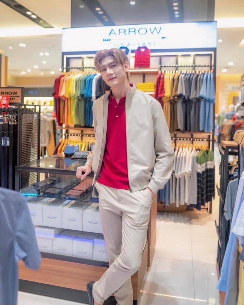 outfit double layer ala Big Thanakorn (instagram.com/big.thanakorn)