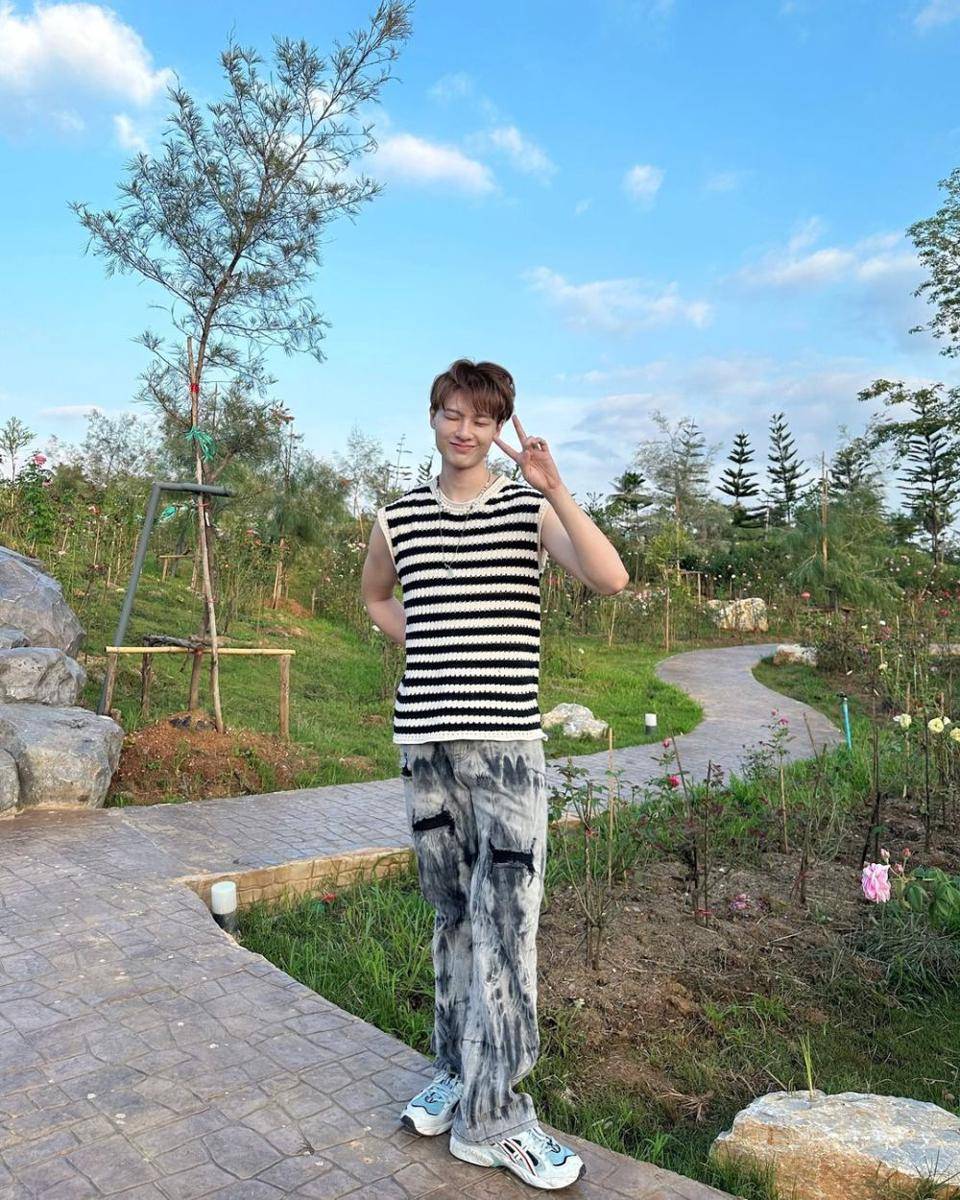 outfit hangout ala Gun Napat (instagram.com/gunnapatn)