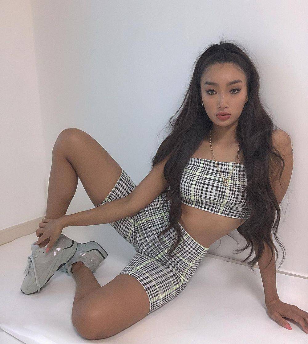 OOTD Moon Ga-bi (instagram.com/iamchocobi)