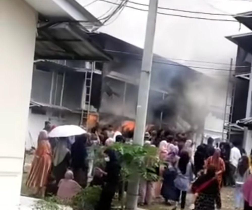 Dianggap Menganggu, Kandang Ayam di Serang Dibakar Warga