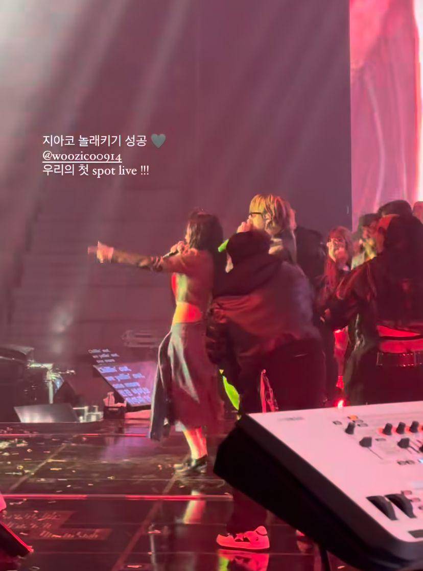 potret Jennie BLACKPINK beri kejutan dengan tampil di konser solo Zico (instagram.com/jennierubyjane)