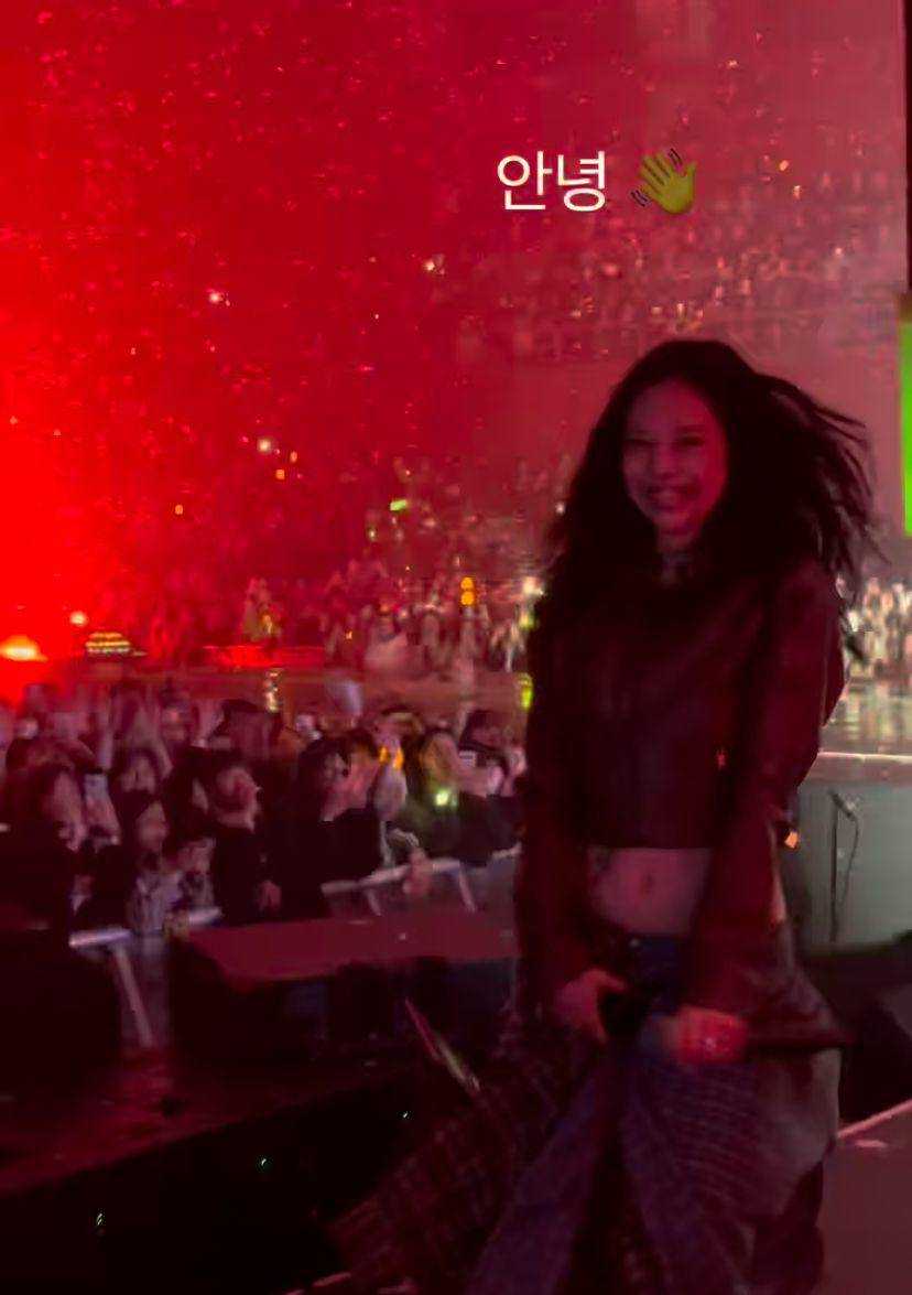 potret Jennie BLACKPINK beri kejutan dengan tampil di konser solo Zico (instagram.com/jennierubyjane)