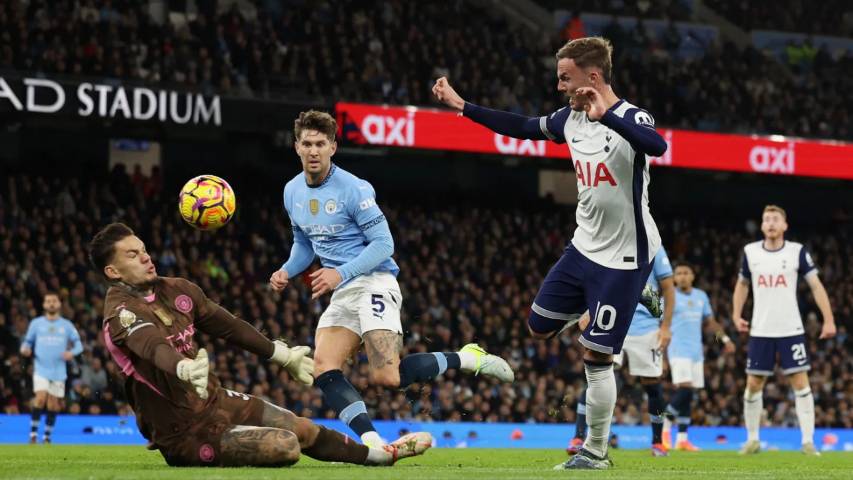 James Maddison (kanan) mencetak dua gol ke gawang Manchester City. (premierleague.com)
