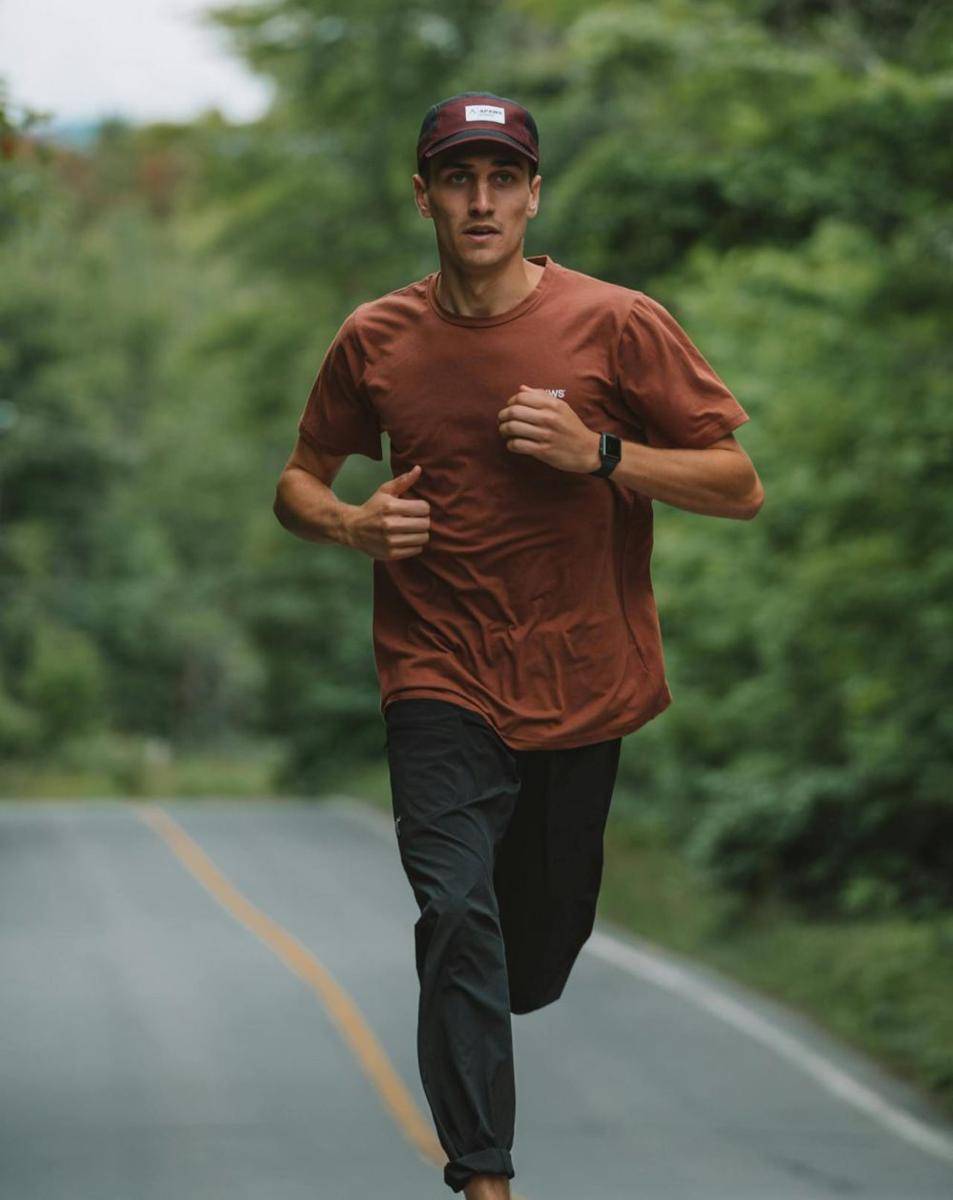 outfit jogging (pexels.com/Nick Gosset)