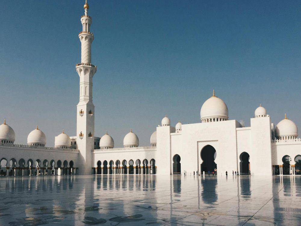 Sheikh Zayed Grand Mosque, Abu Dhabi (pexels.com/Pavlo Luchkovski)