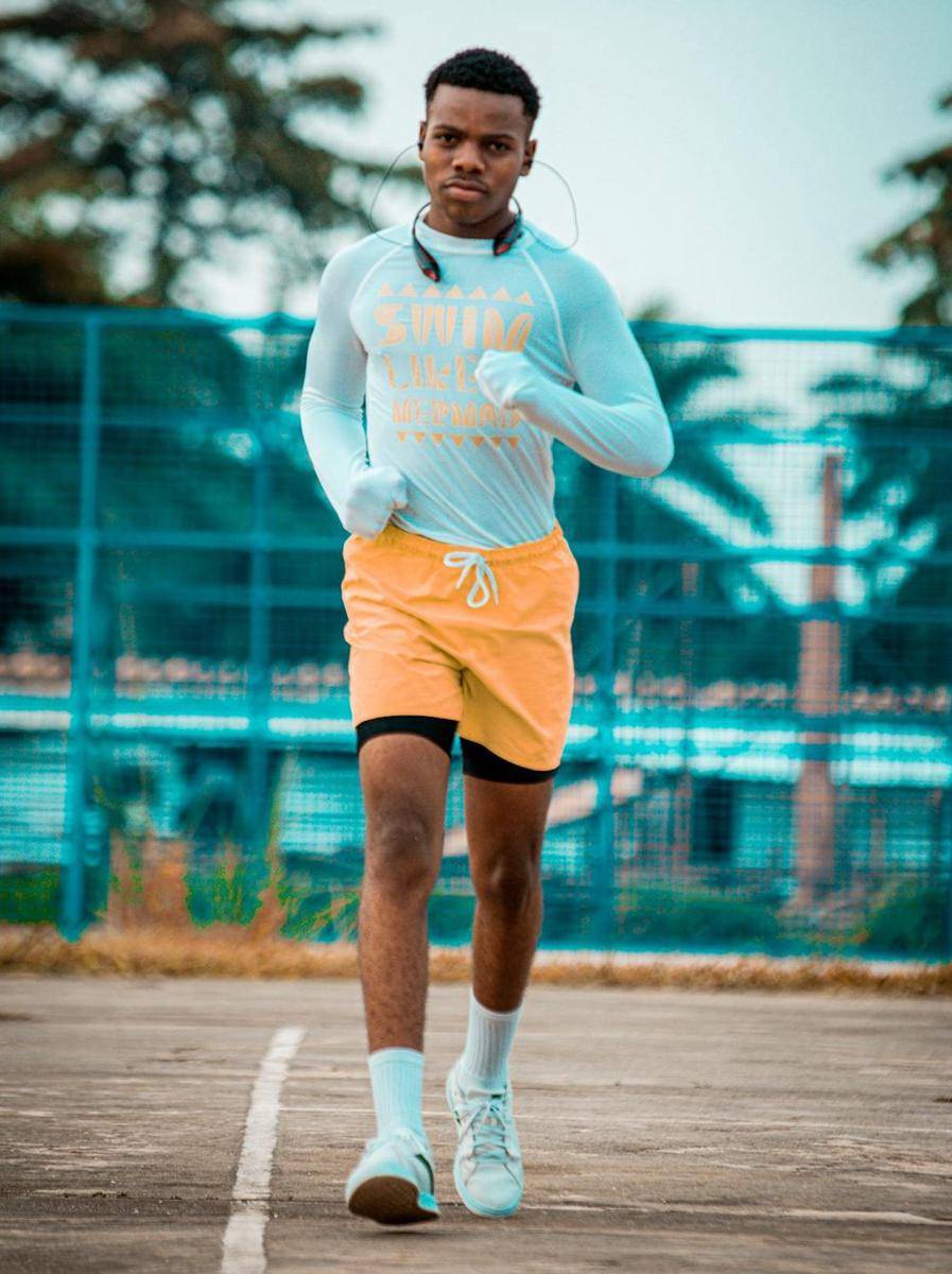 outfit jogging (pexels.com/Safari Consoler)