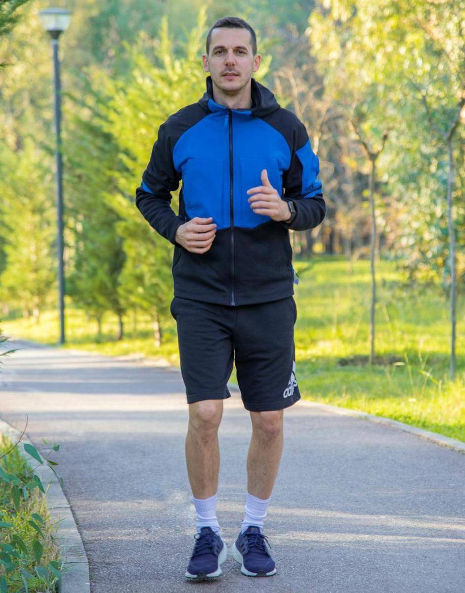 outfit jogging (pexels.com/Xhemi Photo)